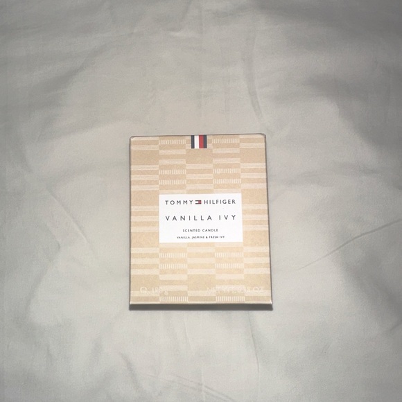 Tommy Hilfiger Vanilla Candle - Picture 2 of 4